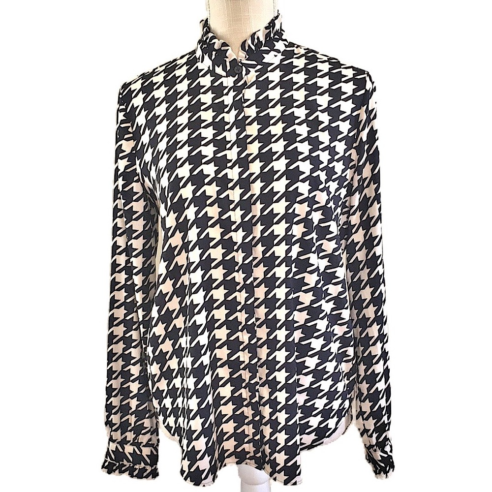 Ann Taylor button up blouse navy/cream abstract pattern ruffled neck/sleeve sz S